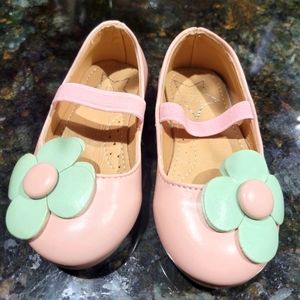 NWOT, Beautiful pink toddler shoes.